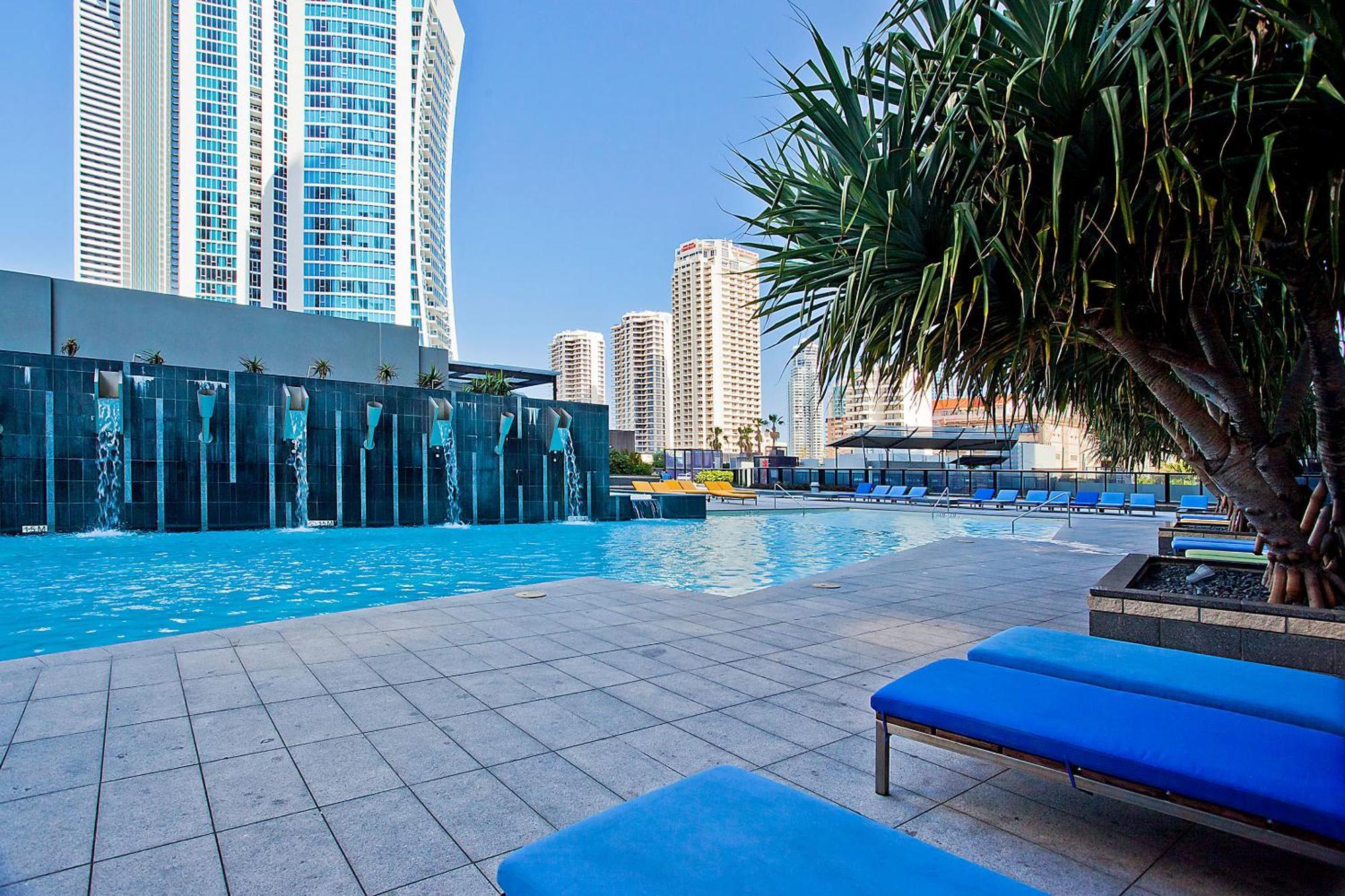 5 Bedroom Executive Sub Penthouse In The Heart Of Surfers With Full Ocean Views - Sleeps 12 - Circle On Cavill Amazing!! โกลด์โคสต์ ภายนอก รูปภาพ