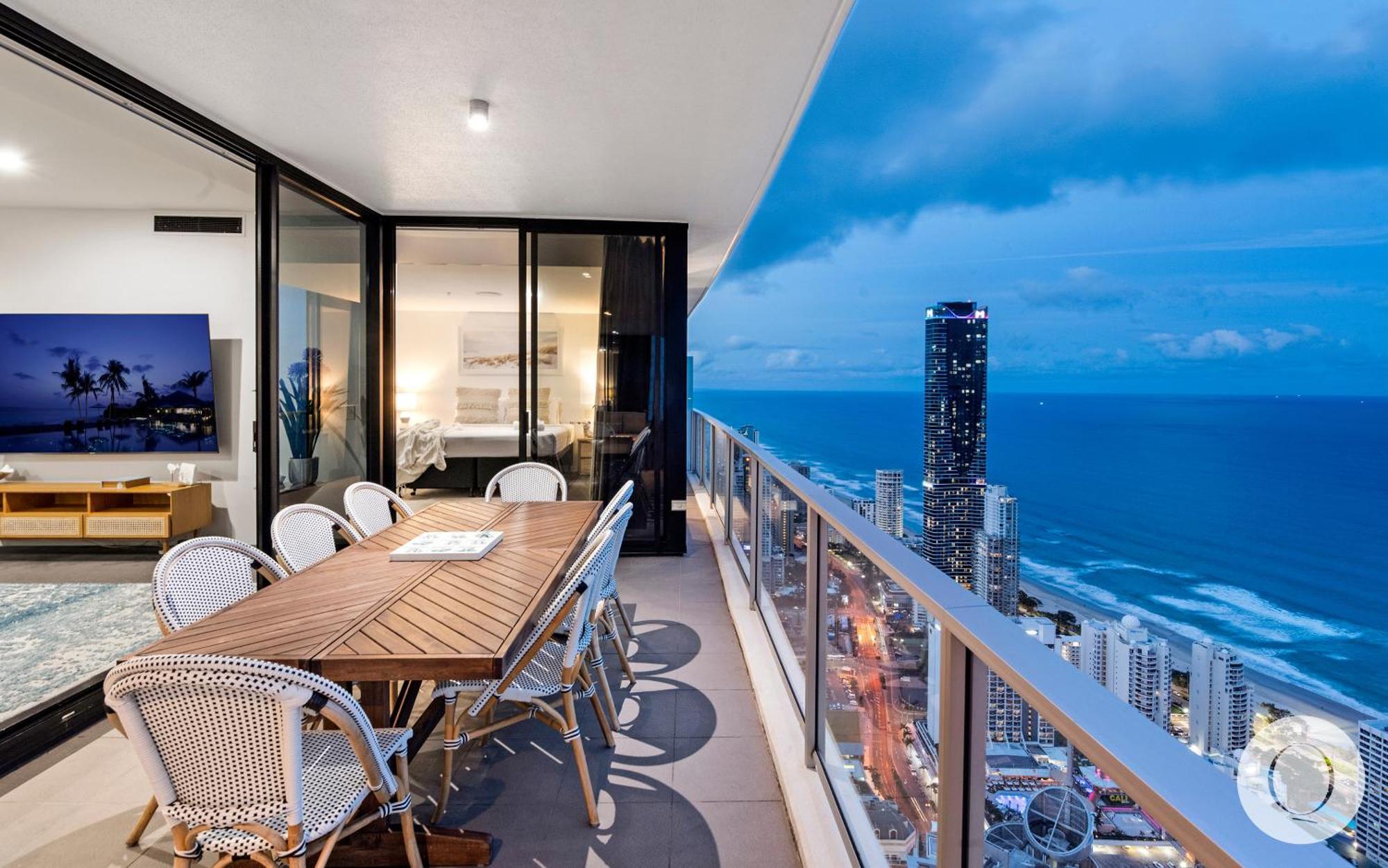 5 Bedroom Executive Sub Penthouse In The Heart Of Surfers With Full Ocean Views - Sleeps 12 - Circle On Cavill Amazing!! โกลด์โคสต์ ภายนอก รูปภาพ